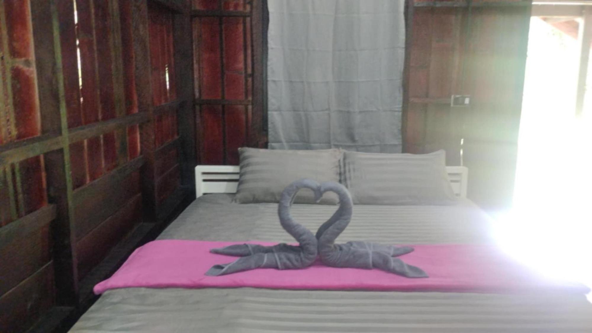 Hotel Rasta House,,Koh Phayam Esterno foto