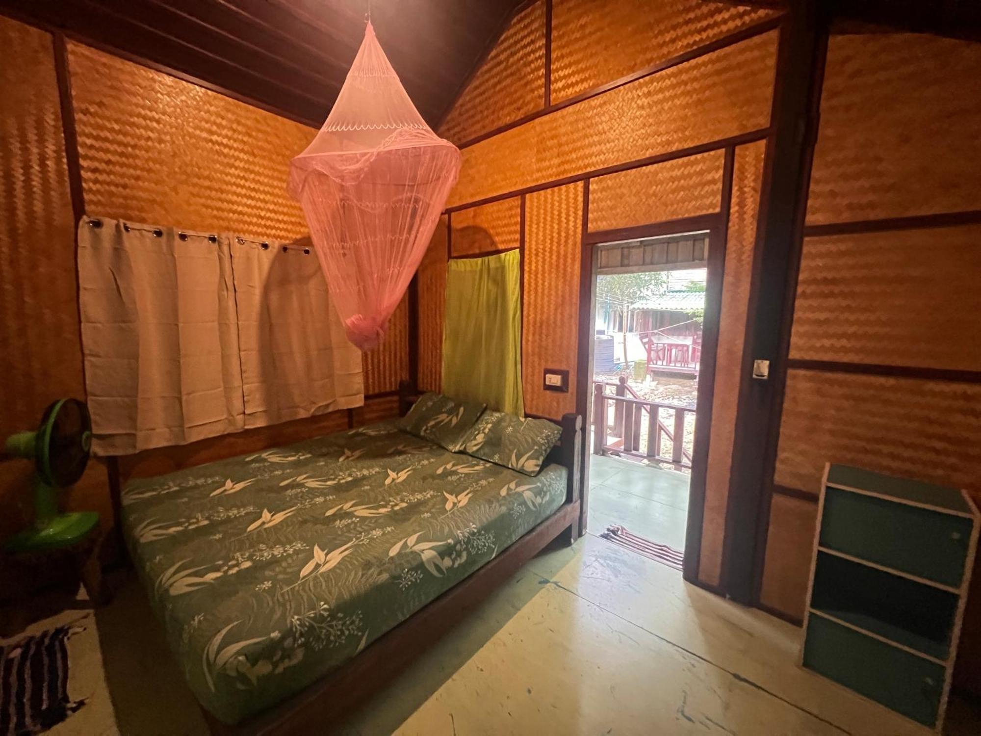 Hotel Rasta House,,Koh Phayam Esterno foto